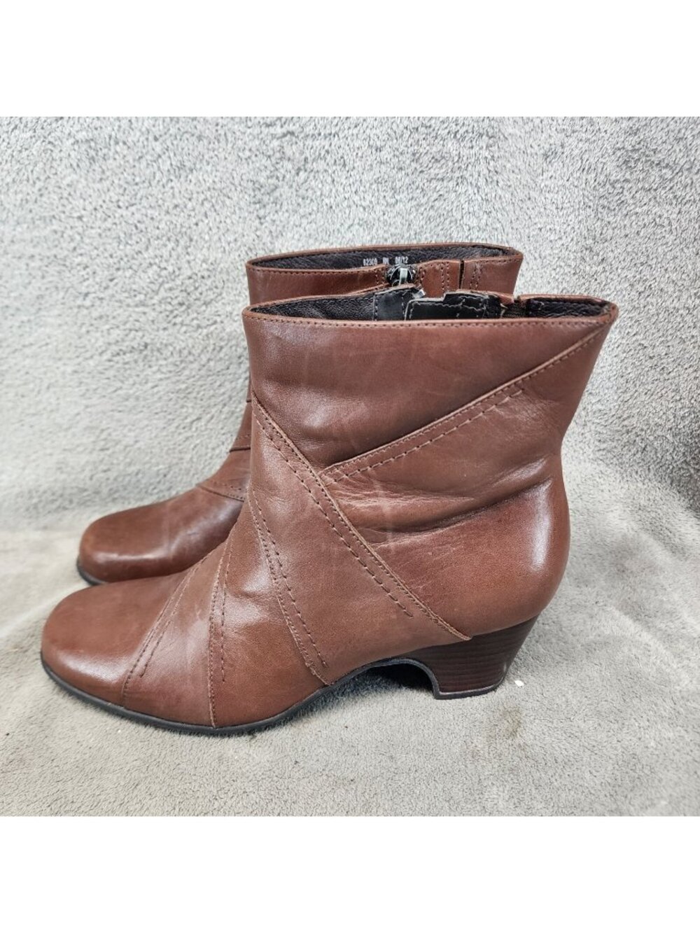 Clarks Shoes Womens Size 8 Brown Leather Side Zip Ankle Boots *Read*